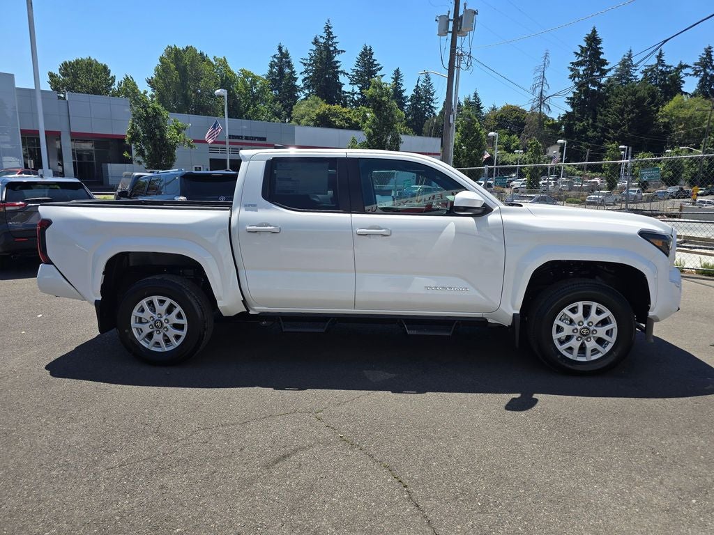 2026 Toyota Tacoma SR5 - Photo 8