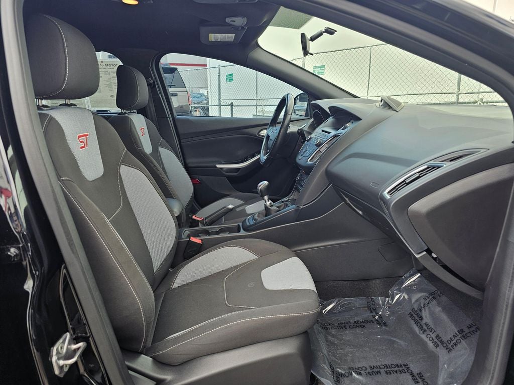 2016 Ford Focus ST -6-Speed Manual