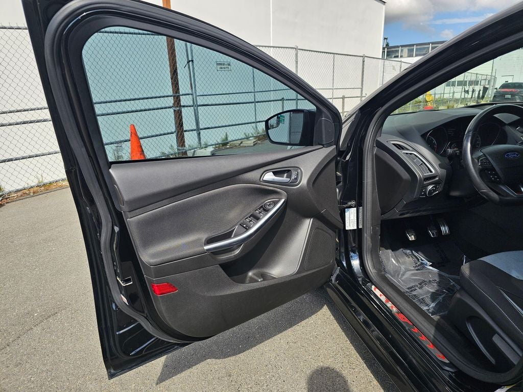 2016 Ford Focus ST -6-Speed Manual