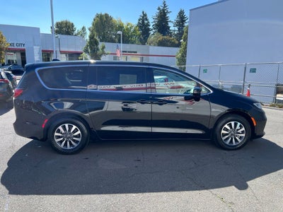 2024 Chrysler Pacifica Hybrid Select S Appearance