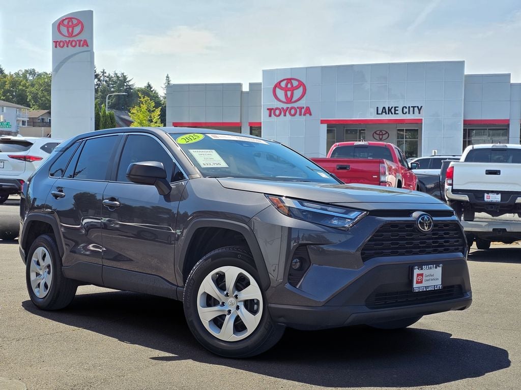 2025 Toyota RAV4 LE