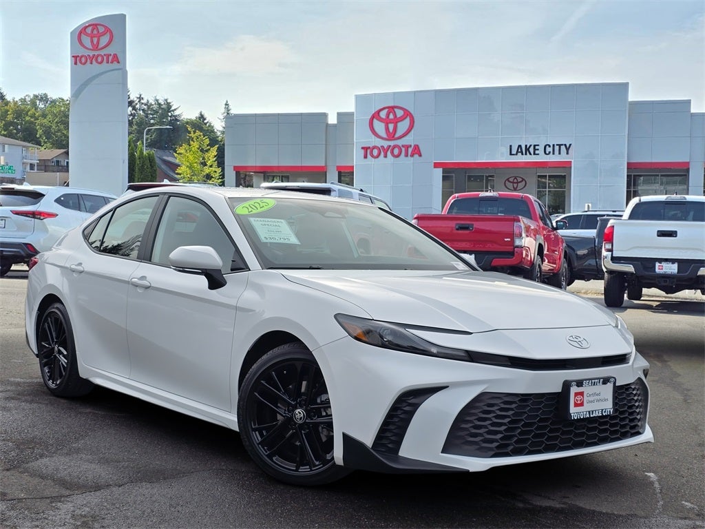 2025 Toyota Camry SE