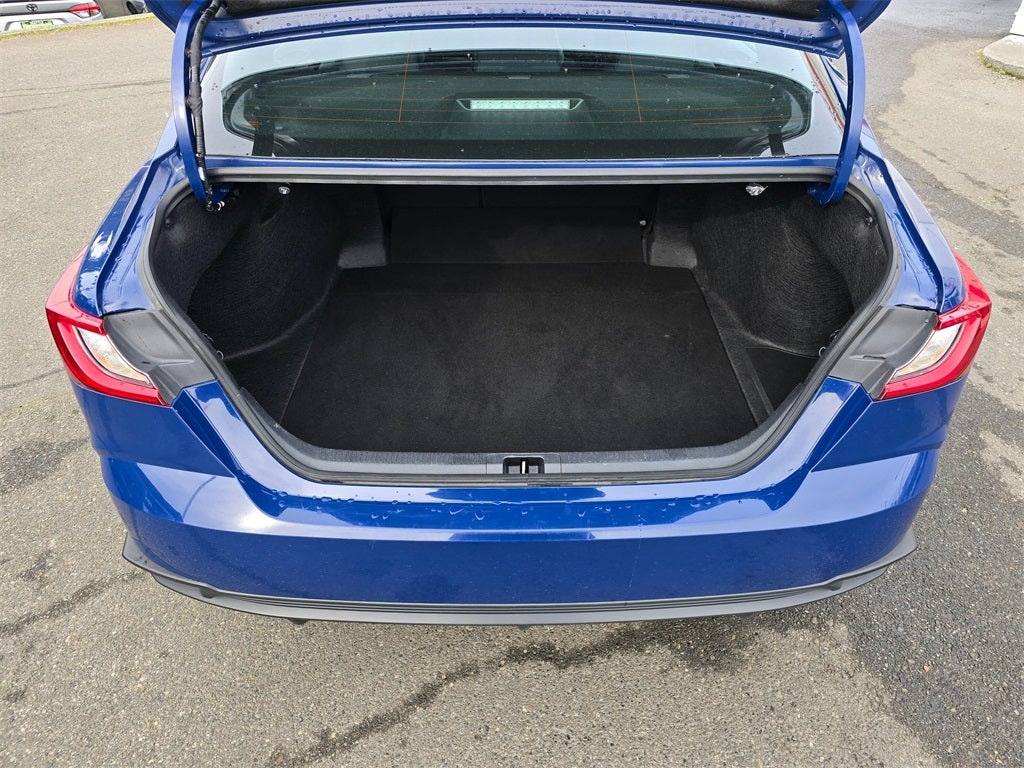 2025 Toyota Camry SE Hybrid