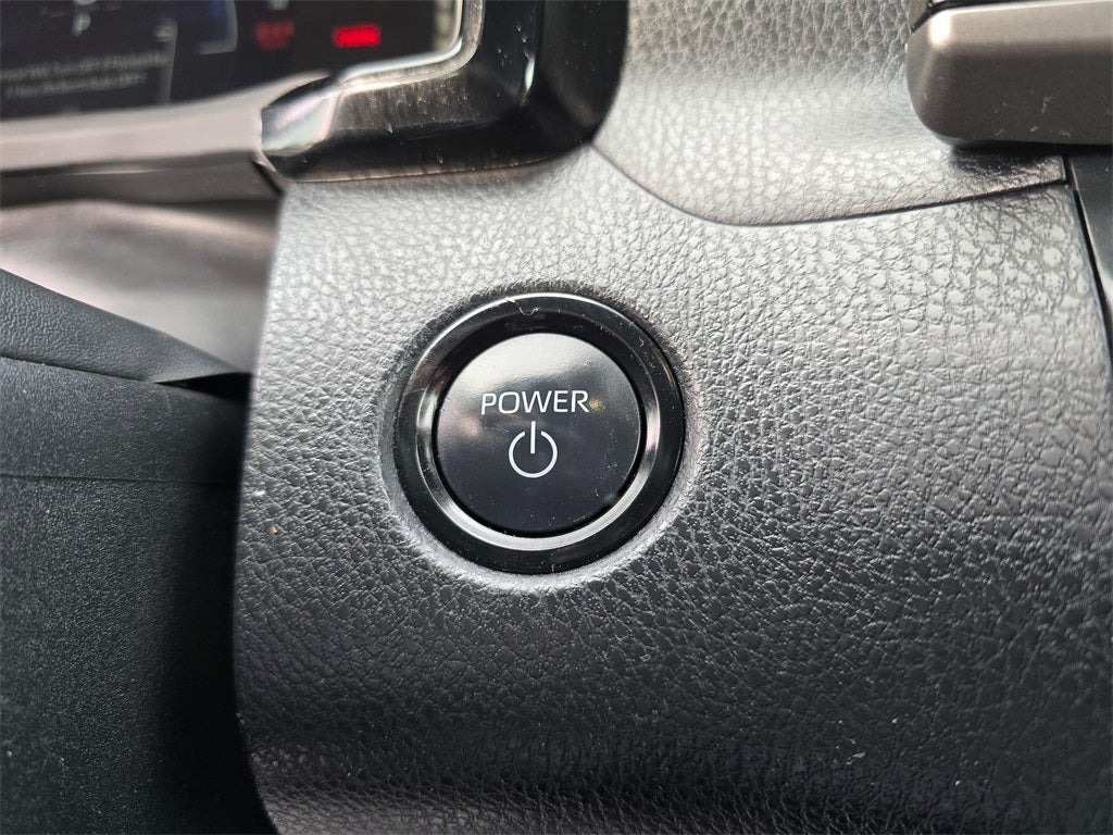 2025 Toyota Camry SE Hybrid