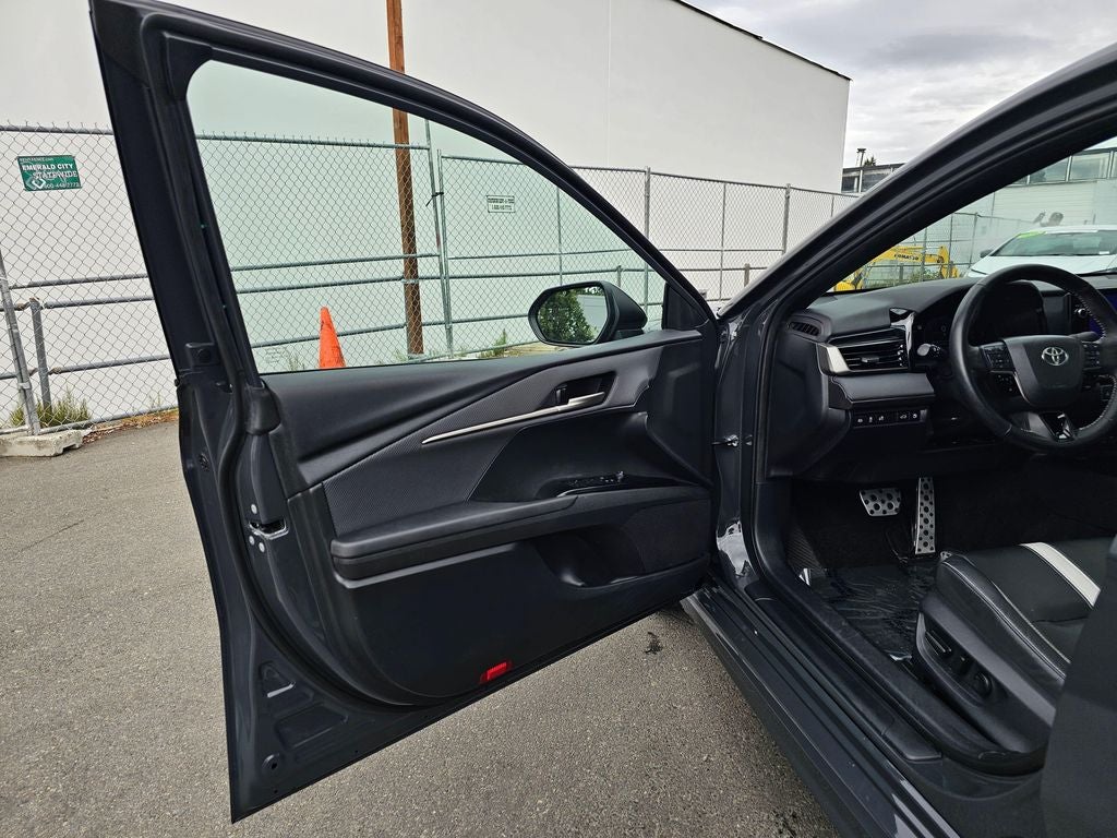 2025 Toyota Camry SE HYBRID-AWD
