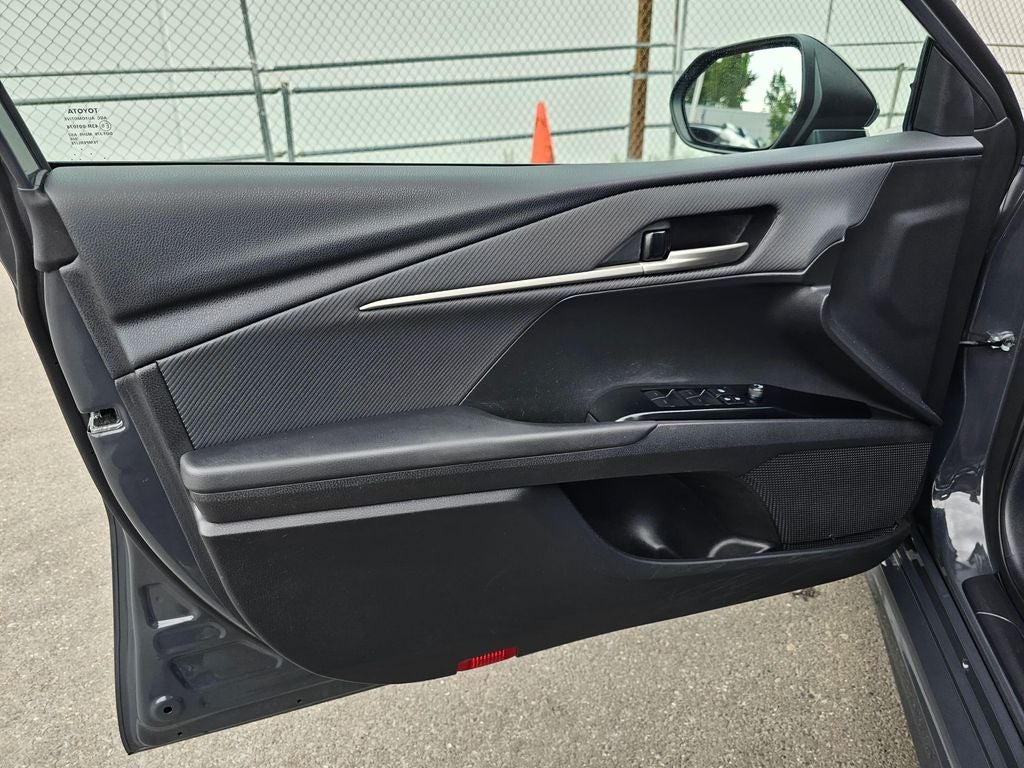2025 Toyota Camry SE HYBRID-AWD