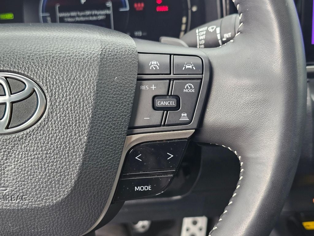 2025 Toyota Camry SE HYBRID-AWD