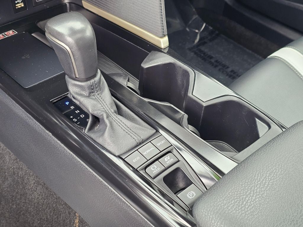 2025 Toyota Camry SE HYBRID-AWD