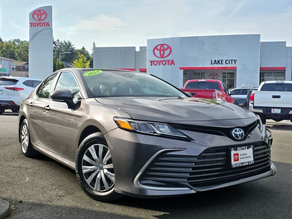 2024 Toyota Camry LE Hybrid's photo