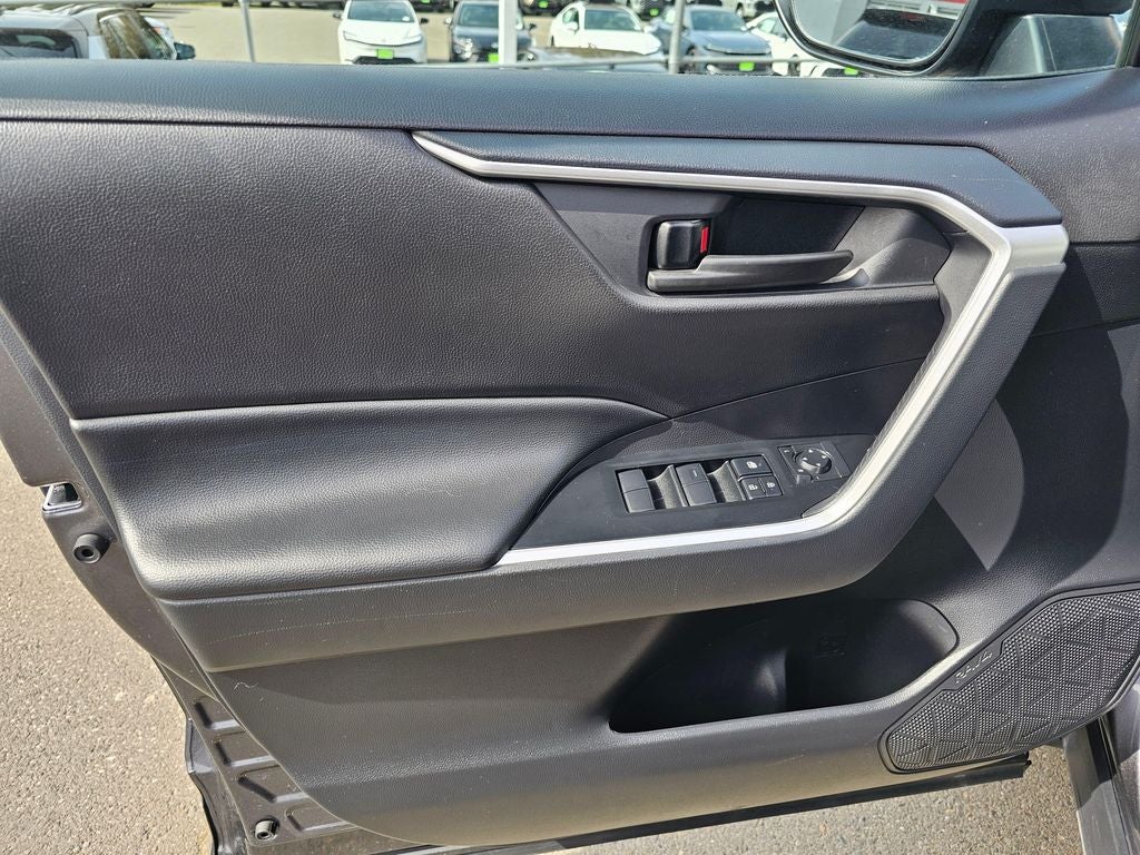 2025 Toyota RAV4 LE - Photo 22