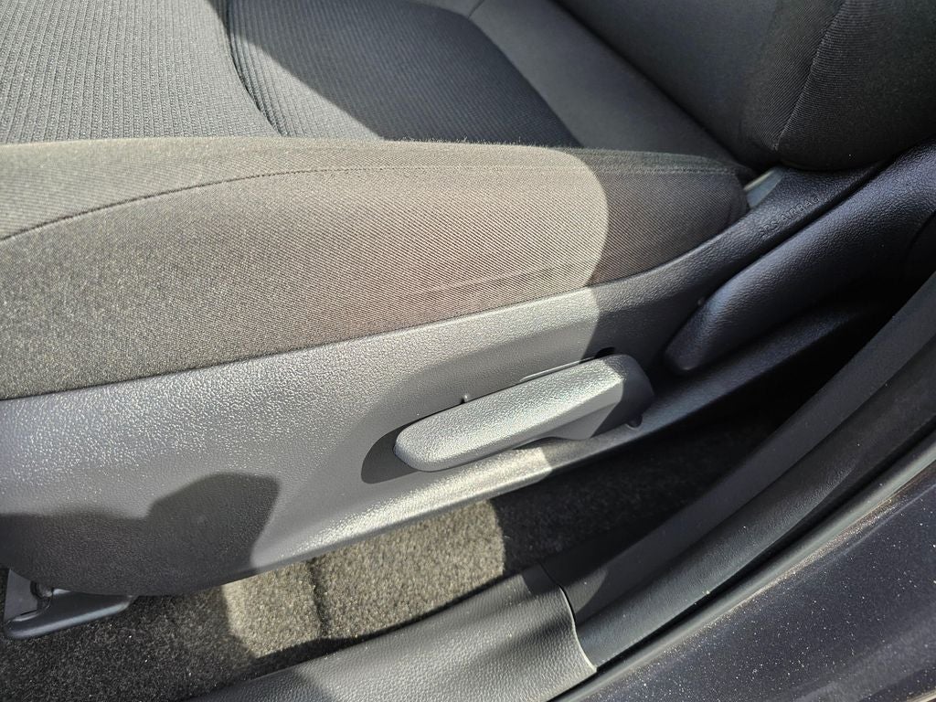 2025 Toyota RAV4 LE - Photo 23