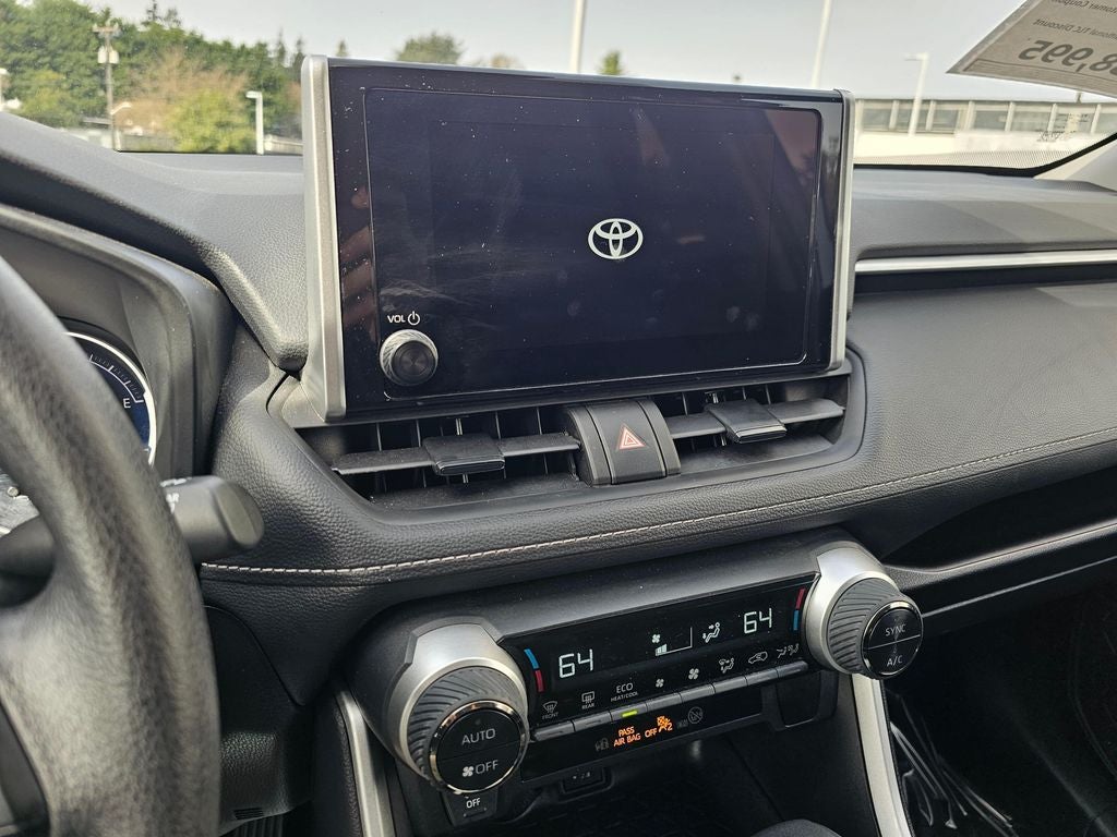 2025 Toyota RAV4 LE - Photo 27