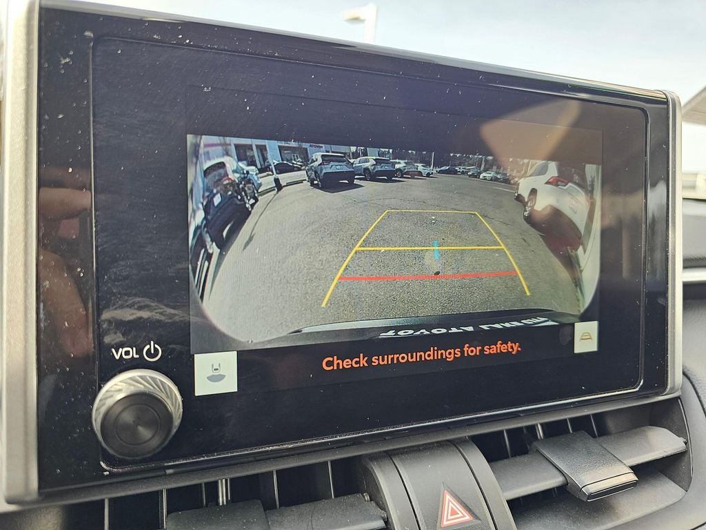 2025 Toyota RAV4 LE - Photo 30