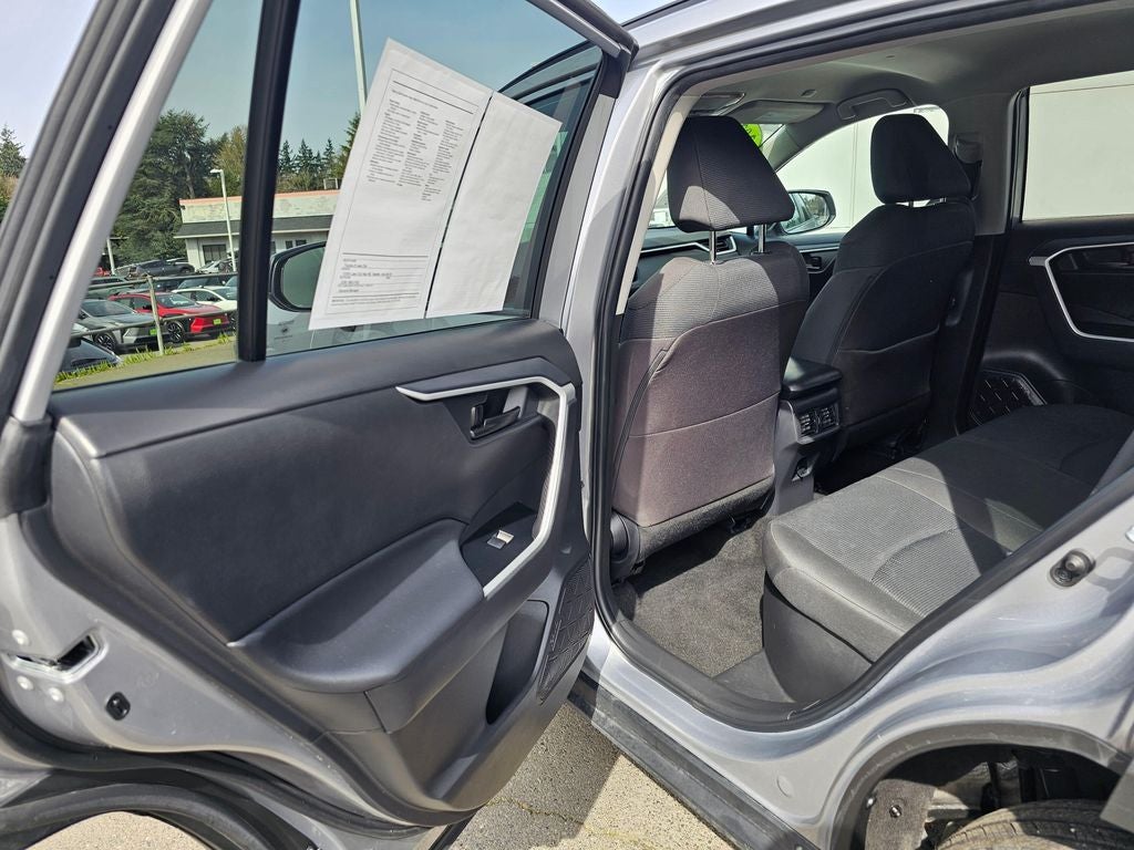 2025 Toyota RAV4 LE - Photo 16