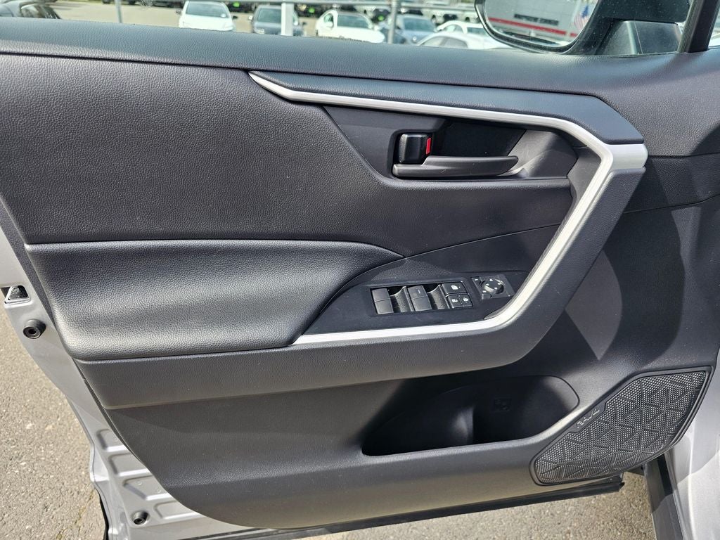 2025 Toyota RAV4 LE - Photo 22