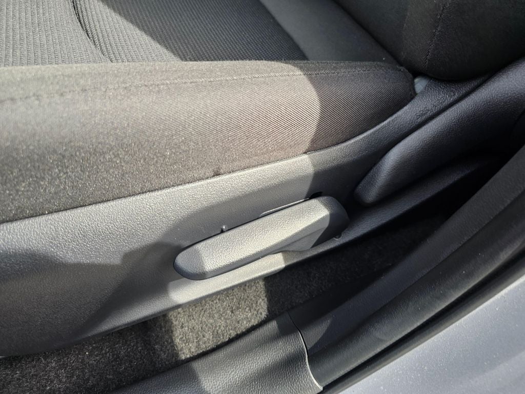 2025 Toyota RAV4 LE - Photo 23