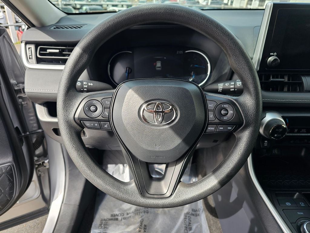 2025 Toyota RAV4 LE - Photo 24