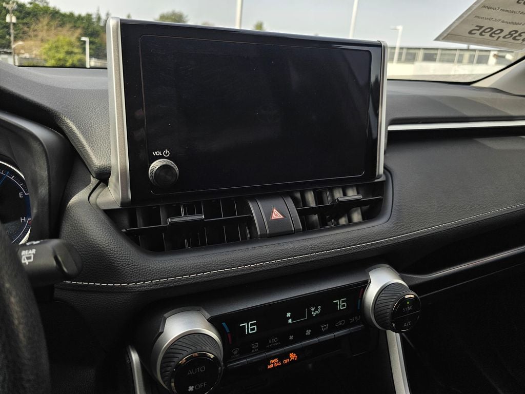 2025 Toyota RAV4 LE - Photo 27