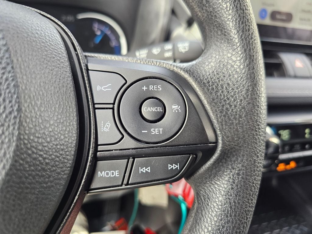 2025 Toyota RAV4 LE - Photo 33
