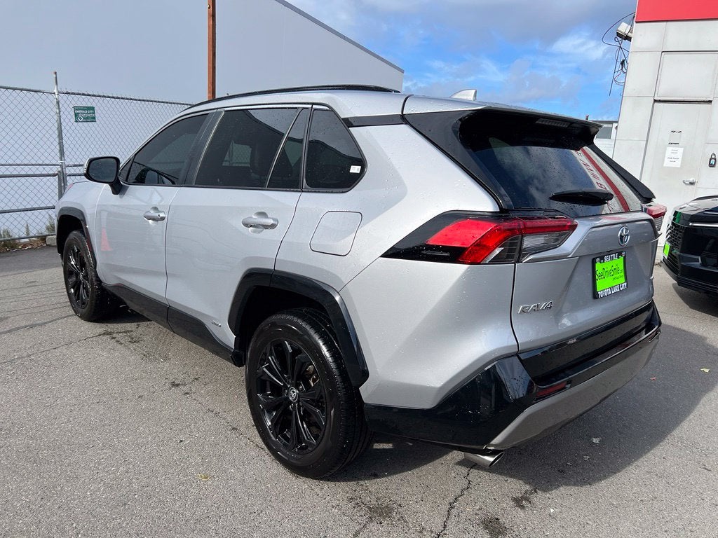 2022 Toyota RAV4 Hybrid SE