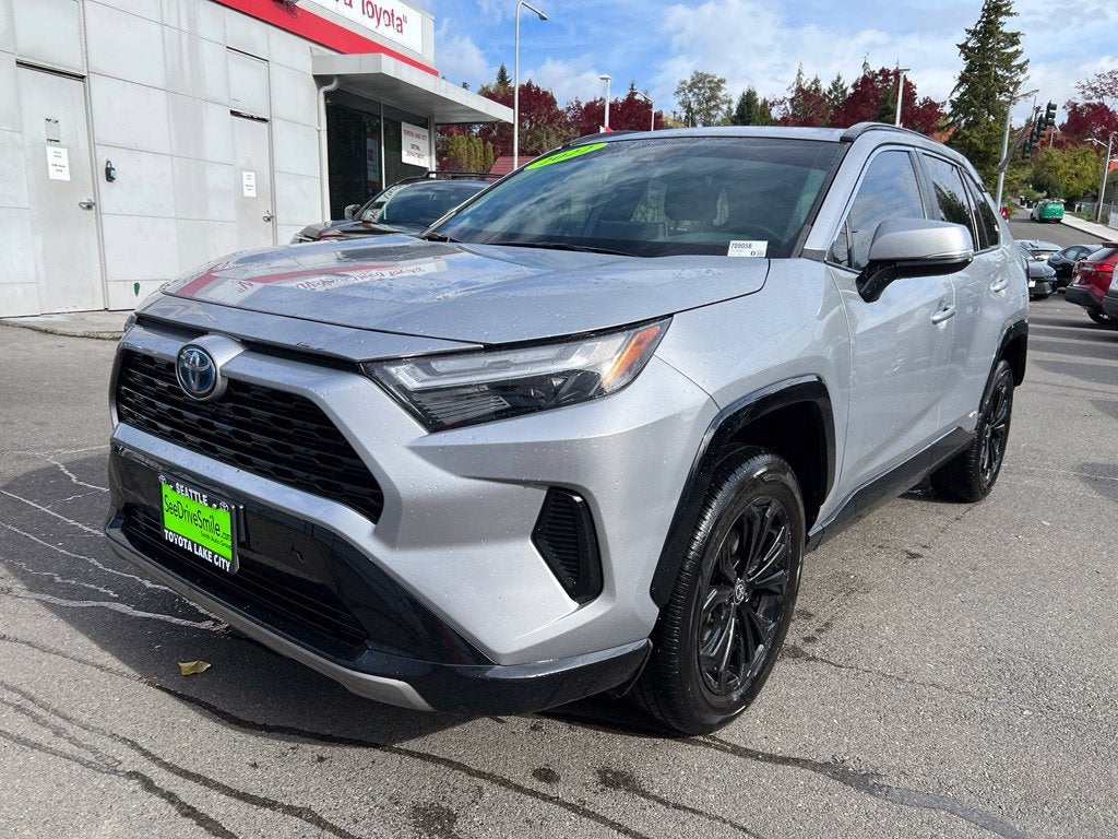 2022 Toyota RAV4 Hybrid SE