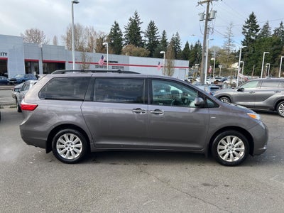 2016 Toyota Sienna XLE-AWD 7 Passenger