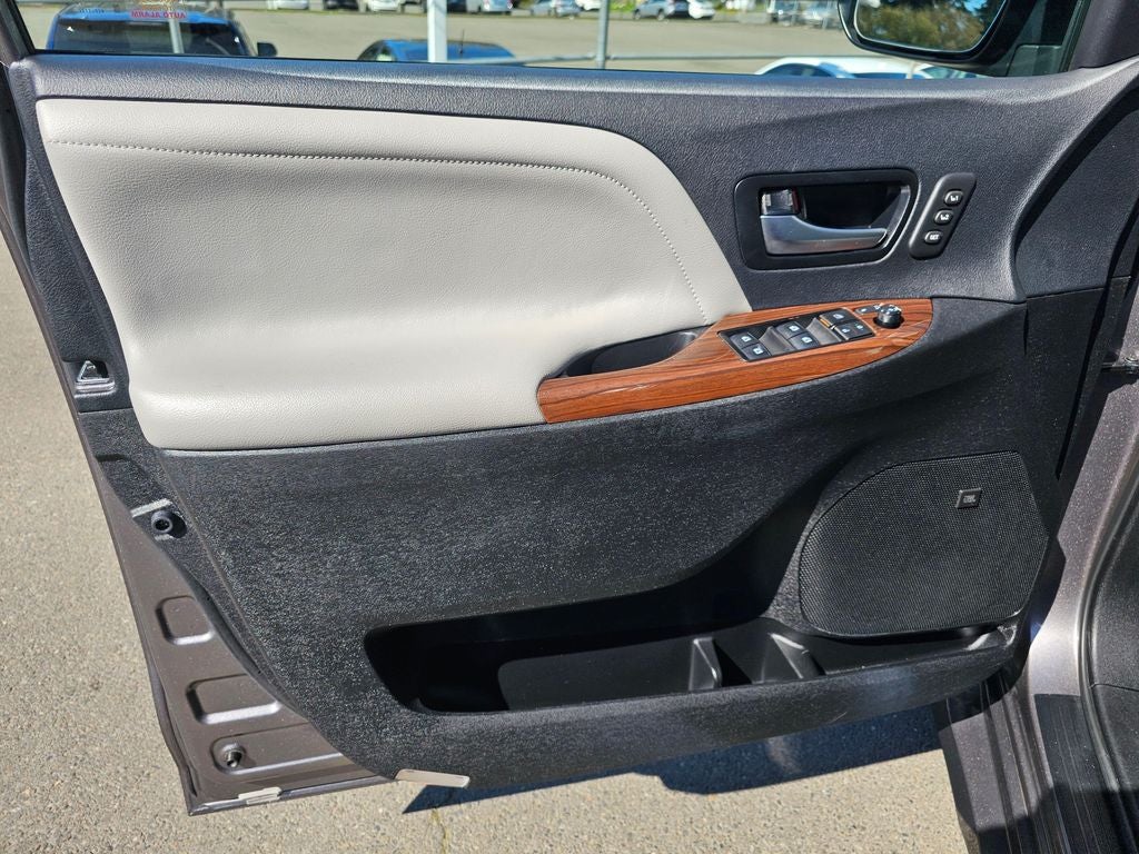2019 Toyota Sienna Limited Premium 7 Passenger