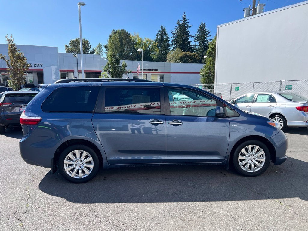 2017 Toyota Sienna XLE Premium 7 Passenger
