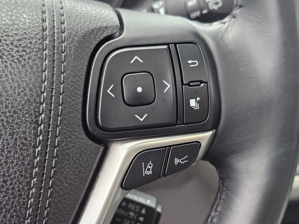2017 Toyota Highlander Limited -AWD-THIRD ROW SEATING