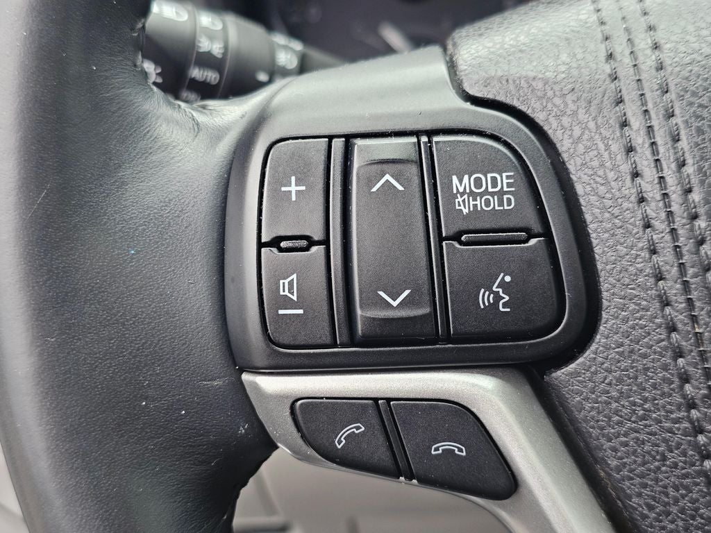 2017 Toyota Highlander Limited -AWD-THIRD ROW SEATING