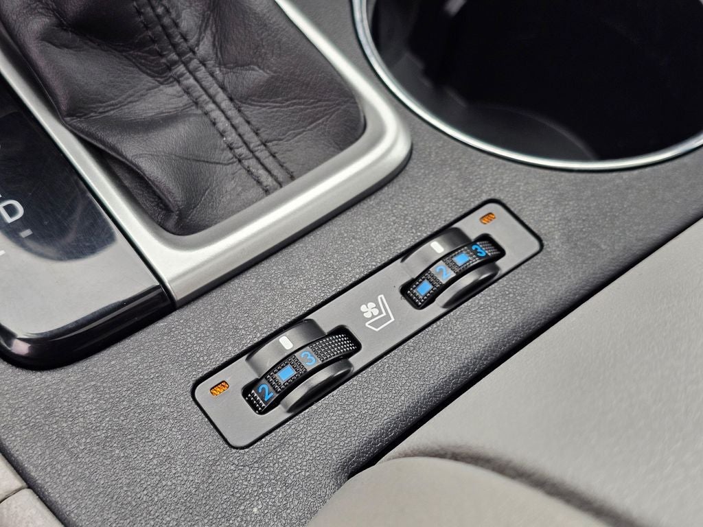 2017 Toyota Highlander Limited -AWD-THIRD ROW SEATING