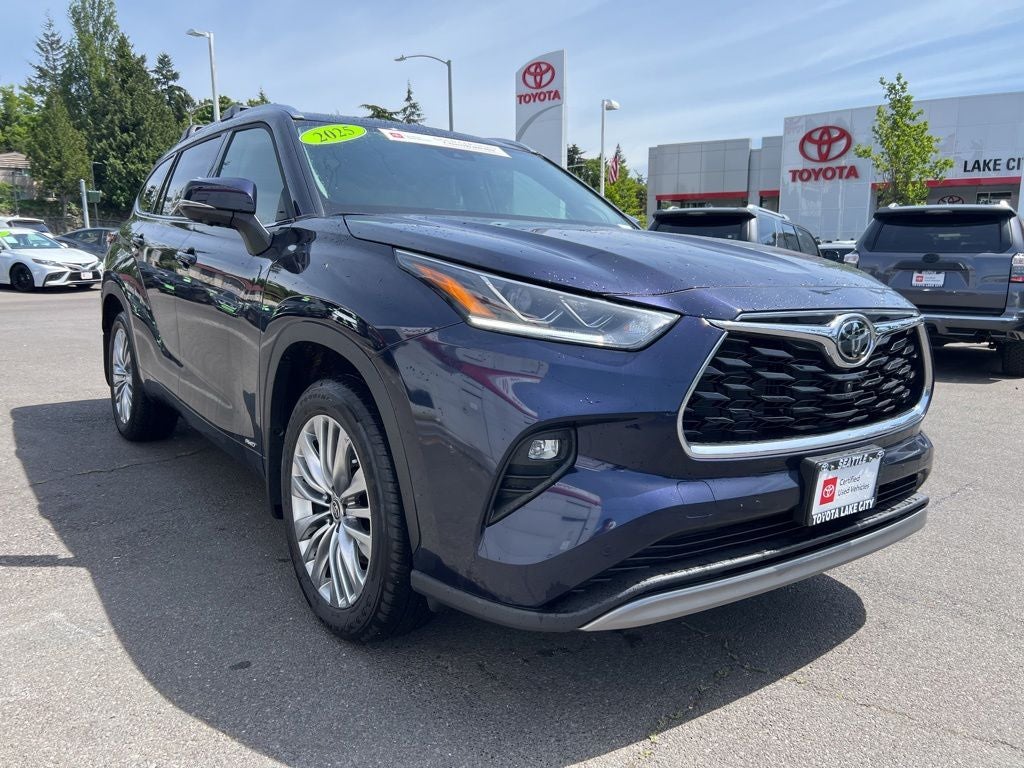 2025 Toyota Highlander Hybrid Platinum AWD's photo