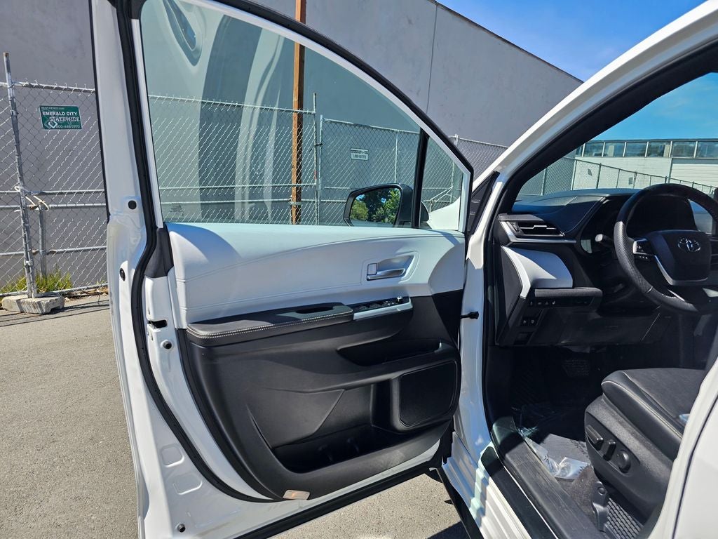 2025 Toyota Sienna XSE AWD 7 Passenger