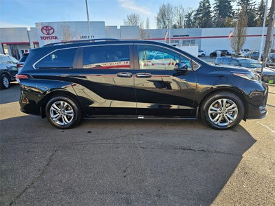 2022 Toyota Sienna XSE 7 Passenger-AWD