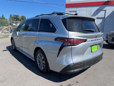 2022 Toyota Sienna XLE 8 Passenger