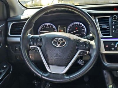 2017 Toyota Highlander XLE -AWD THIRD ROW