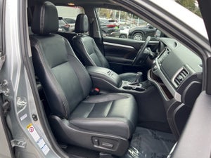 2017 Toyota Highlander XLE AWD/MOONROOF/ LEATHER SEATS