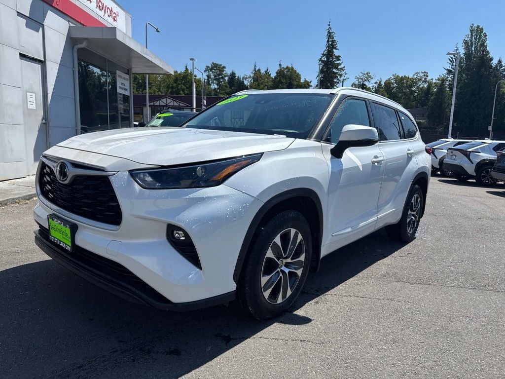 2023 Toyota Highlander XLE -AWD 3RD ROW