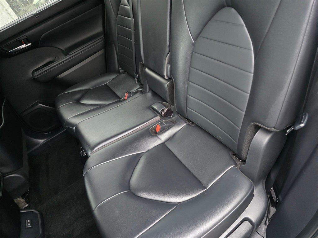 2024 Toyota Highlander LE 8 PSGR/THIRD -ROW SEATING/MOONROOF