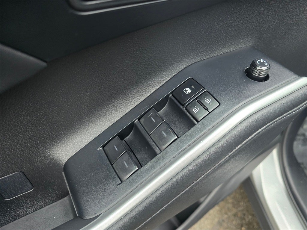 2024 Toyota Highlander LE 8 PSGR/THIRD -ROW SEATING/MOONROOF