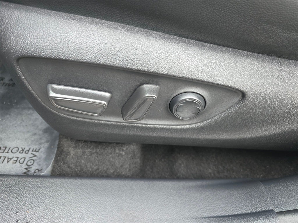 2024 Toyota Highlander LE 8 PSGR/THIRD -ROW SEATING/MOONROOF