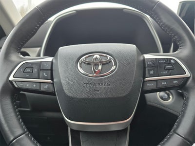 2024 Toyota Highlander LE 8 PSGR/THIRD -ROW SEATING/MOONROOF