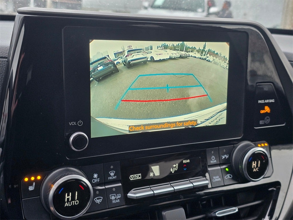 2024 Toyota Highlander LE 8 PSGR/THIRD -ROW SEATING/MOONROOF