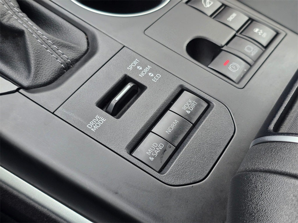 2024 Toyota Highlander LE 8 PSGR/THIRD -ROW SEATING/MOONROOF