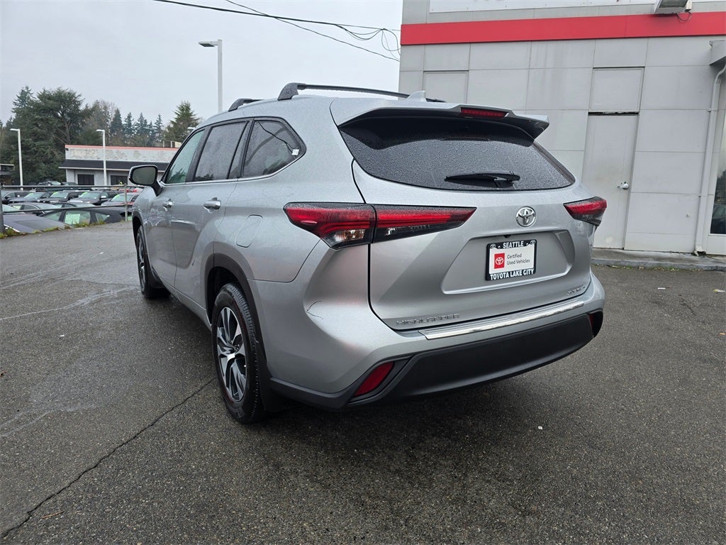 2024 Toyota Highlander LE 8 PSGR/THIRD -ROW SEATING/MOONROOF