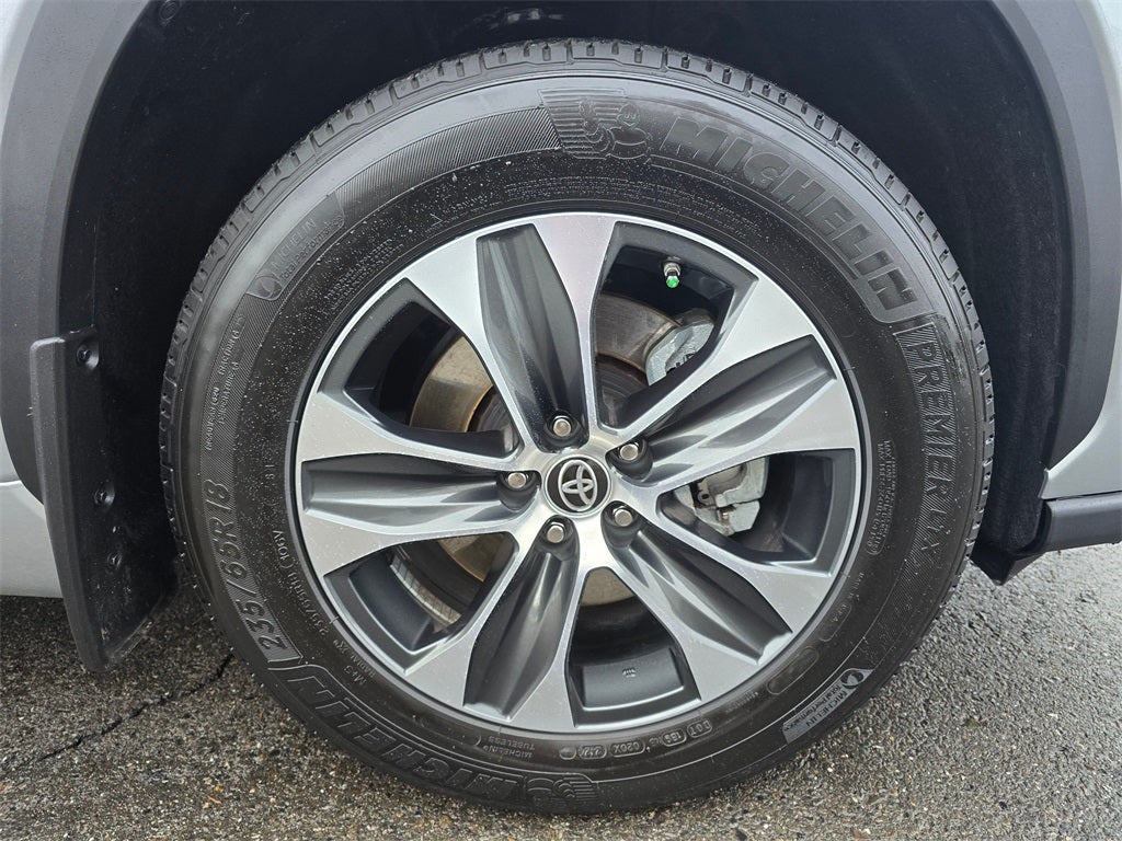 2024 Toyota Highlander LE 8 PSGR/THIRD -ROW SEATING/MOONROOF