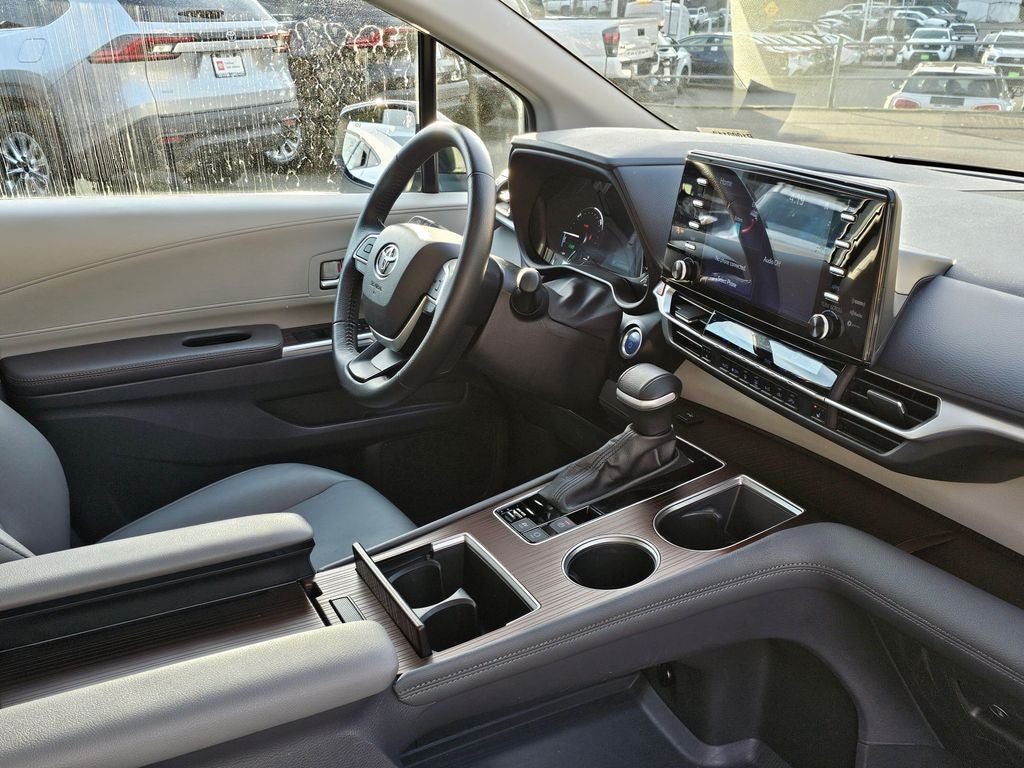 2024 Toyota Sienna XLE 8 Passenger