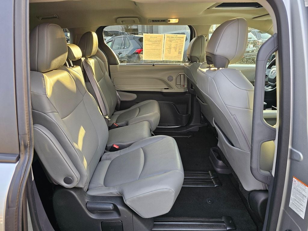 2024 Toyota Sienna XLE 8 Passenger