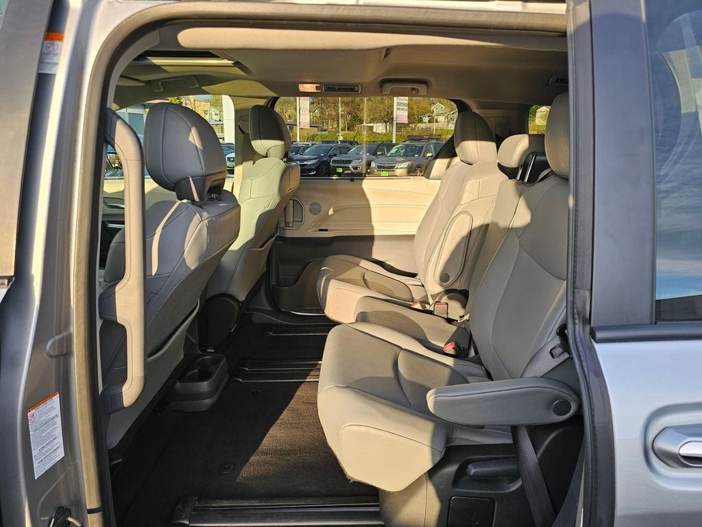 2024 Toyota Sienna XLE 8 Passenger