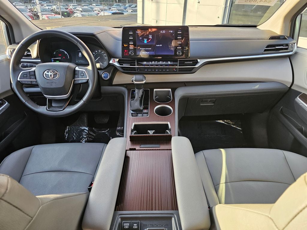 2024 Toyota Sienna XLE 8 Passenger